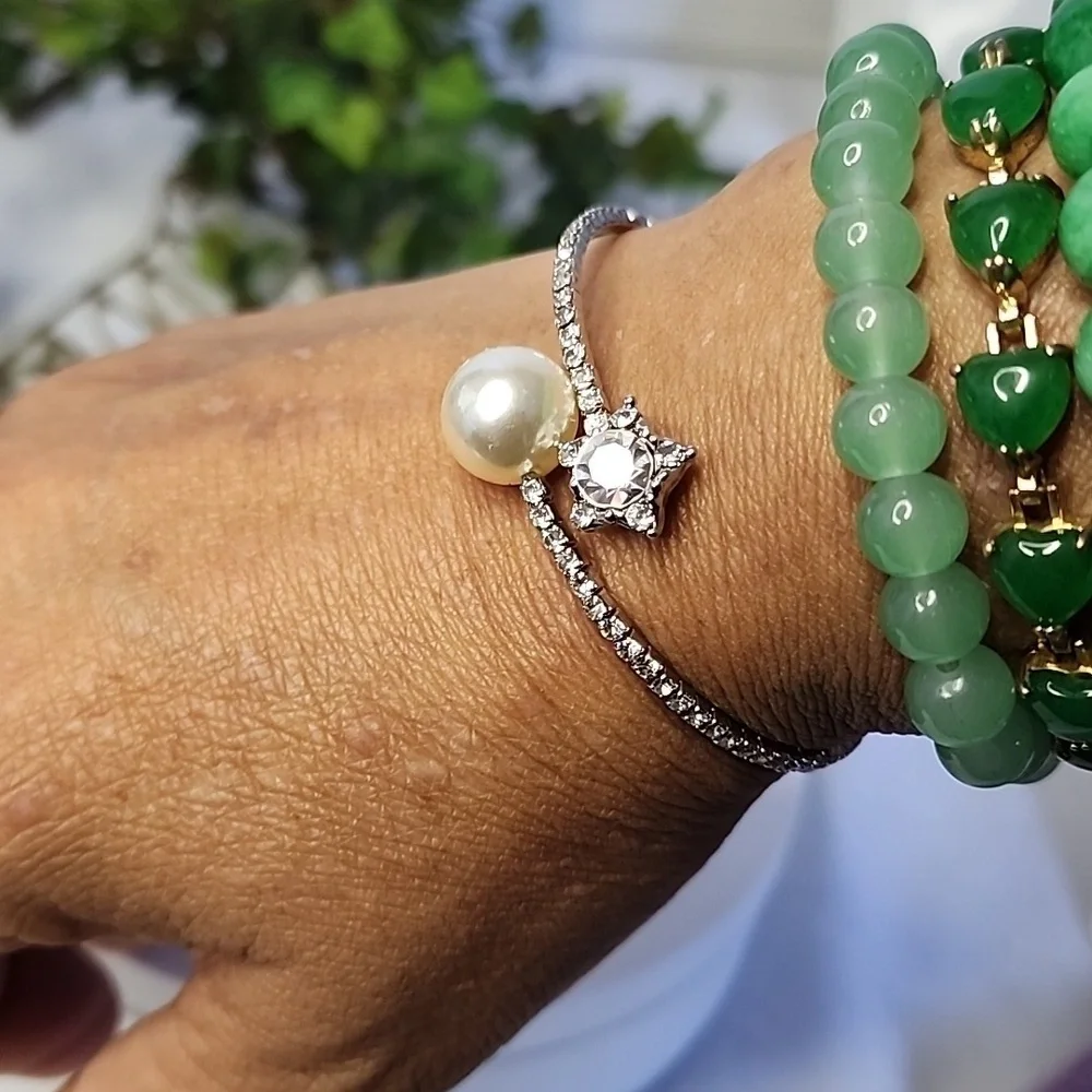 Flexible Crystal Star and Faux Pearl Bangle Bracelet